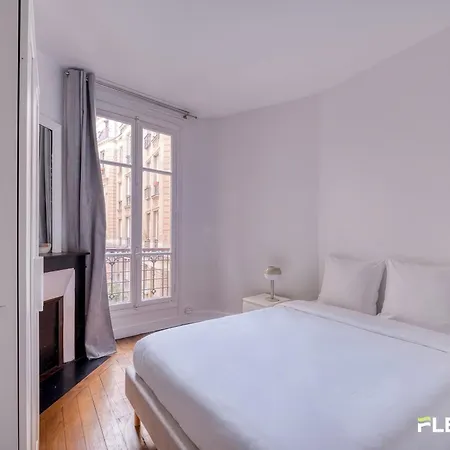 26 Rue Traversiere 75012 / T3 / 6 Pieces Apartment