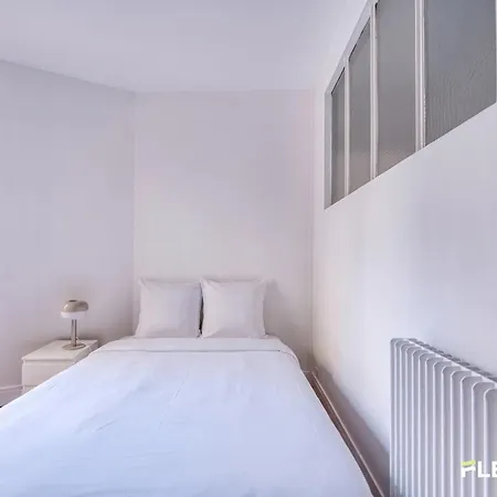 26 Rue Traversiere 75012 / T3 / 6 Pieces Apartment